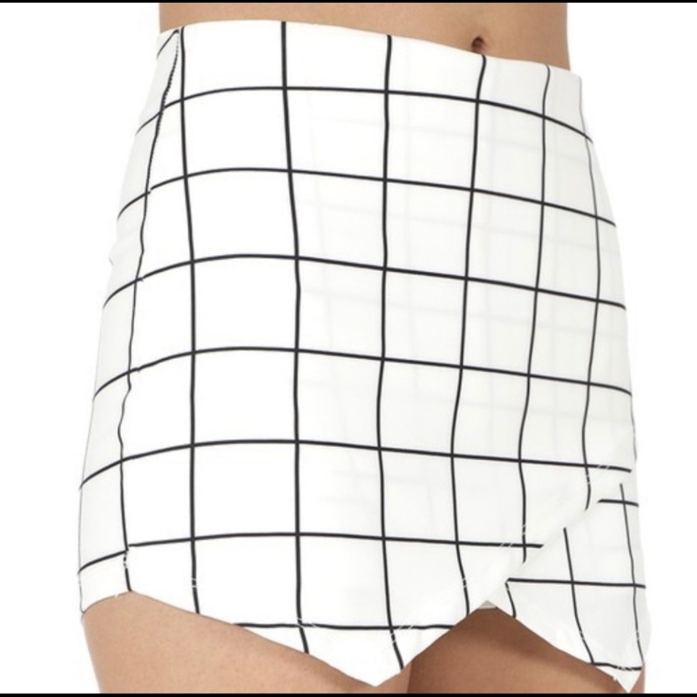 White asymmetrical skort - Picture 3 of 5
